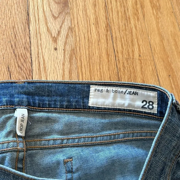 Rag & Bone sz 28 Crop Jean distressed darker ankle great pre owned condition - Picture 2 of 6